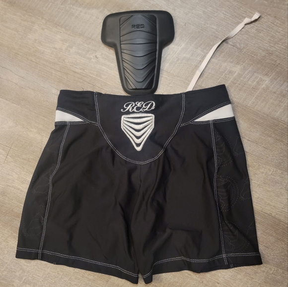 Bicycling Impact Shorts w/ Removable Guard - Picture 4 of 4